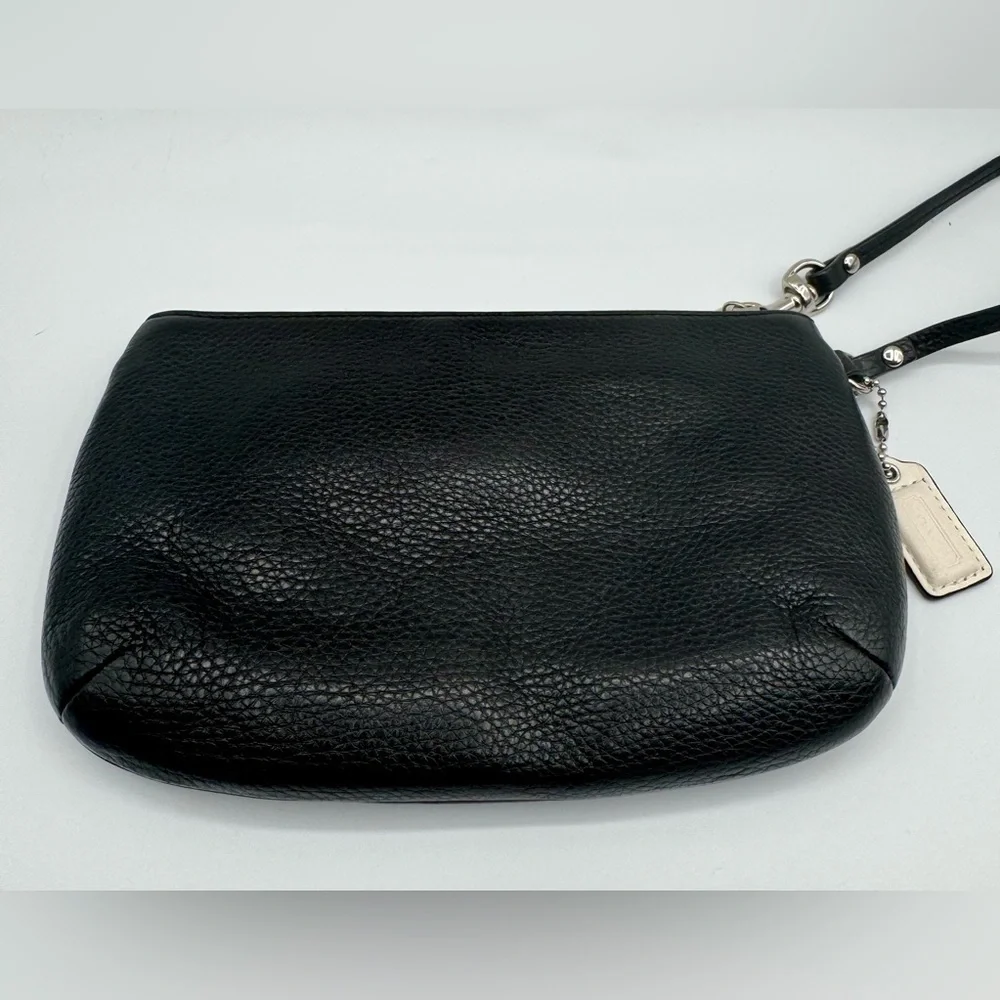 Coach Black Leather Turn lock Wristlet | Very Good Condition
